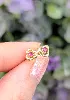 boucles d'oreilles fleur rose chacune centrée d'un rubis or 750 millième (18 ct) 0,46g