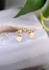 boucles d'oreilles puces or chacune sertie d'une opale ronde or 750 millième (18 ct) 0,60g