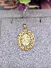 pendentif de "longévité" et "bonheur" en caratères chinois or 750 millième (18 ct) 3,67g