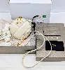 pochette / sac bandoulière ronde bulgari serpenti cabochon en cuir de veau blanc et la bijouterie en métal doré