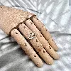 31397 bague pl-or motif feuille ornée d'oxydes t56