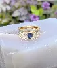 bague bandeau centrée d'un saphir entouré de 4 lignes de diamants or 750 millième (18 ct) 4,35g