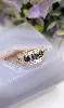 bague bandeau centrée de 3 saphirs entourés de 2 lignes de petits diamants or 750 millième (18 ct) 4,07g
