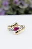 bague en 2 ors centrée d'un rubis et 2 petits diamants or 750 millième (18 ct) 2,51g