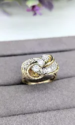 bague noeud ornée de 3 principaux diamants d'environ 0,55ct total épaulés de 8 diamants or 750 millième (18 ct) 7,37g