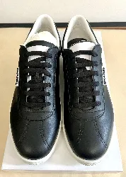 baskets / chaussures tennis chanel en cuir noir avec logo modèle uniform t42
