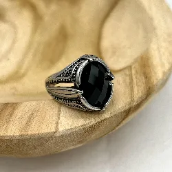 bgac bague chevalière en acier oval avec onyx facetté t67