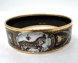 bracelet hermès émail cloisonné noir et or motifs équestres