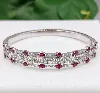 bracelet jonc ouvrant orné de 16 rubis ovale et des lignes de diamants d'environ 2,8ct au total  or 750 millième (18 ct) 34,86g