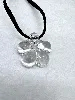 collier baccarat pendentif fleur cristal