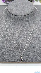 collier or blanc pendentif centré d'un saphir et une ligne de petits diamants or 375 millième (9 ct) 1,3g
