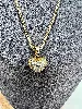 collier pendentif coeur orné de strass en plaqué or