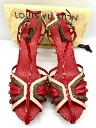 escarpins en talons 8,5 cm / chaussures louis vuitton en cuir verni rouge beige et kaki