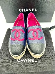 espadrilles / chaussures chanel en cuir navy logo cc couleur framboise