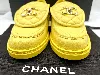 mocassins / chaussures chanel classique en cuir jaune avec logo cc t35c