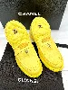 mocassins / chaussures chanel classique en cuir jaune avec logo cc t35c