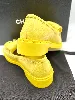 mocassins / chaussures chanel classique en cuir jaune avec logo cc t35c