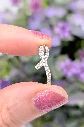 pendentif noeud en 2 ors serti de 2 petits diamants or 750 millième (18 ct) 0,53g