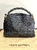 sac louis vuitton artsy en cuir empreinte couleur bleu nuit