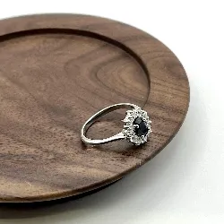 10132834 bague marguerite centrée d'une pierre noire entourée des oxydes t60 argent 925 millième (22 ct) 2,77g