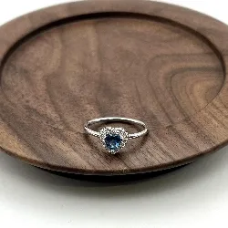 1972940 bague solitaire centrée d'une pierre coupe coeur et entourée d'oxyes t54 argent 925 millième (22 ct) 1,46g argent 925 mill