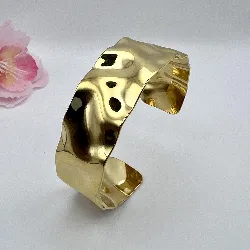 31222362 bracelet manchette martelée en acier doré