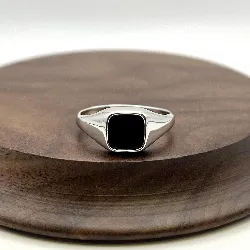 70512416 bague chevalière sertie de pierre onyx carée t64 argent 925 millième (22 ct) 4,63g argent 925 millième (22 ct) 4,63g