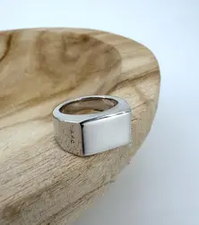 bague a.p.c. chevalière minimaliste en laiton argenté