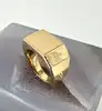 bague a.p.c. chevalière minimaliste en laiton doré