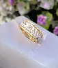 bague bandeau en 2 ors ornée d'une pavage de 14 diamants d'environ 1,12ct au total or 750 millième (18 ct) 7,88g