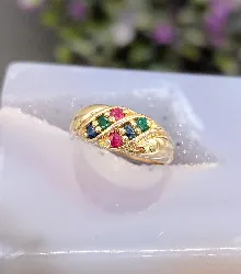 bague bandeau sertie de 2 rubis, 2 émeraudes et 2 saphirs or 750 millième (18 ct) 4,30g