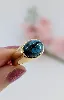 bague bombée sertie d'une tourmallne bleue en cabochon or 750 millième (18 ct) 6,31g