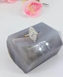 bague marquise ornée d'une pavage de diamants d'environ 0,90ct au total or 750 millième (18 ct) 4,67g