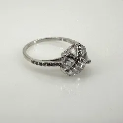 bague ornée d'un pierre facetté et d'oxydes argent 925 millième (22 ct) 3,35g