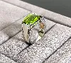 bague ornée d'une pierre synthétique verte entourée de nacre argent 925 millième (22 ct) 5,52g
