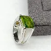bague ornée d'une pierre synthétique verte entourée de nacre argent 925 millième (22 ct) 5,52g