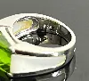 bague ornée d'une pierre synthétique verte entourée de nacre argent 925 millième (22 ct) 5,52g