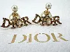 boucles d'oreilles dior tribales perles et cristaux multicolores, motif dior