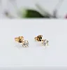 boucles d'oreilles puces chacune sertie d'un diamant d'environ 0,20ct or 750 millième (18 ct) 0,59g
