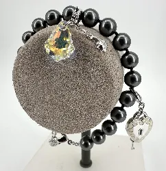 bracelet swarovski en perles grises avec coeur et cristal