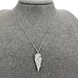 collier swarovski avec pendentif en forme d'aile pavé de cristaux incolores