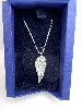 collier swarovski avec pendentif en forme d'aile pavé de cristaux incolores