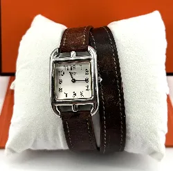 montre hermès cap cod bracelet double tour en cuir marron, mouvement quartz, boîtier et finition métallique en acier argenté