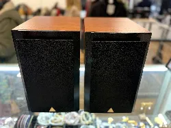 paire d'enceintes triangle titus 202