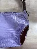 sac lancel porté épaule en toile violette et cuir marron