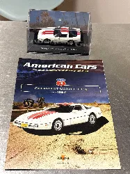 voiture miniature 1:43 chevrolet corvette c4 1984 - rouge et blanche - voitures américaines