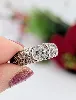 bague en 2 ors centrée d'un diamant d'environ 1ct dans une pavage de petits diamants or 750 millième (18 ct) 9,20g