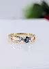bague en 2 ors centrée d'un saphir épaulé de 2 petits diamants or 750 millième (18 ct) 1,90g