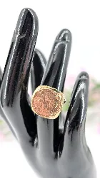 bague or ornée d'une pièce dos y medio (2,5) pesos 1945 or 750 millième (18 ct) 6,75g