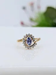 bague stylisée en or centrée d'une pierre bleue entourée des quartz blancs or 375 millième (9 ct) 2,81g